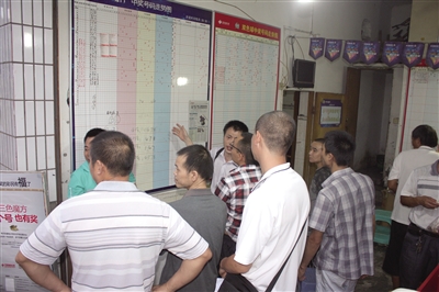 金牌背后 金牌背后